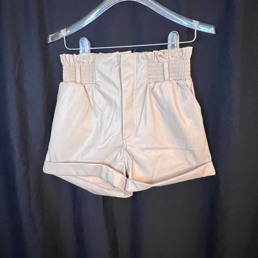 superdown kenzie faux leather short beige‎ nude color Size Small paperbag waist - Picture 2 of 11